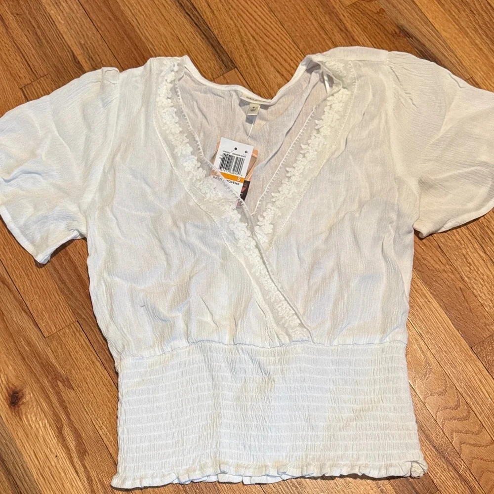 Chic White Women's Blouse - Picture 1 of 1